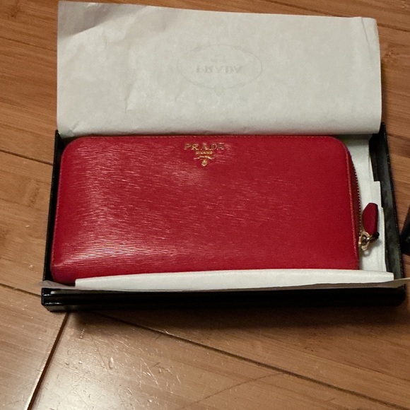 Prada Red Wallet - Picture 1 of 6